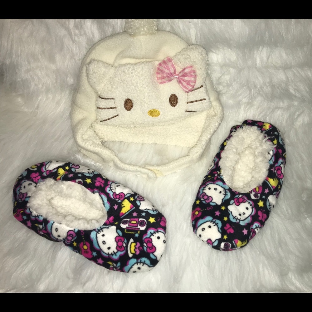 ✨Hello Kitty slippers socks & Hat ✨SZ 13/1